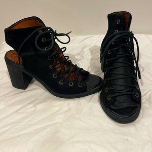 Jeffrey Campbell x Free People black suede lace up heeled Bootie Sandals sz 6.5